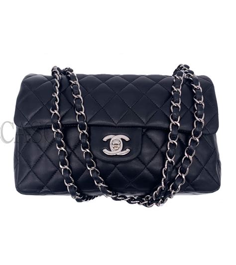 borsa a tracolla in pelle nera verniciata fendi 25.000|Chanel 2008 Borsa Hobo grande in pelle d'agnello nera  .